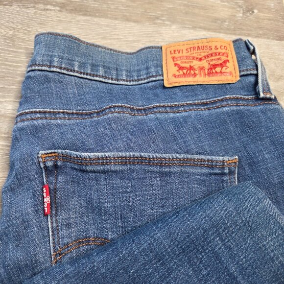 Women’s Levi’s Slimming Boot Cut Jeans – Dark Wash – Size 33x32 - Picture 2 of 13